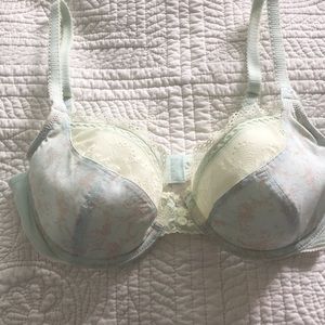 Underwire bra with cute details. European.